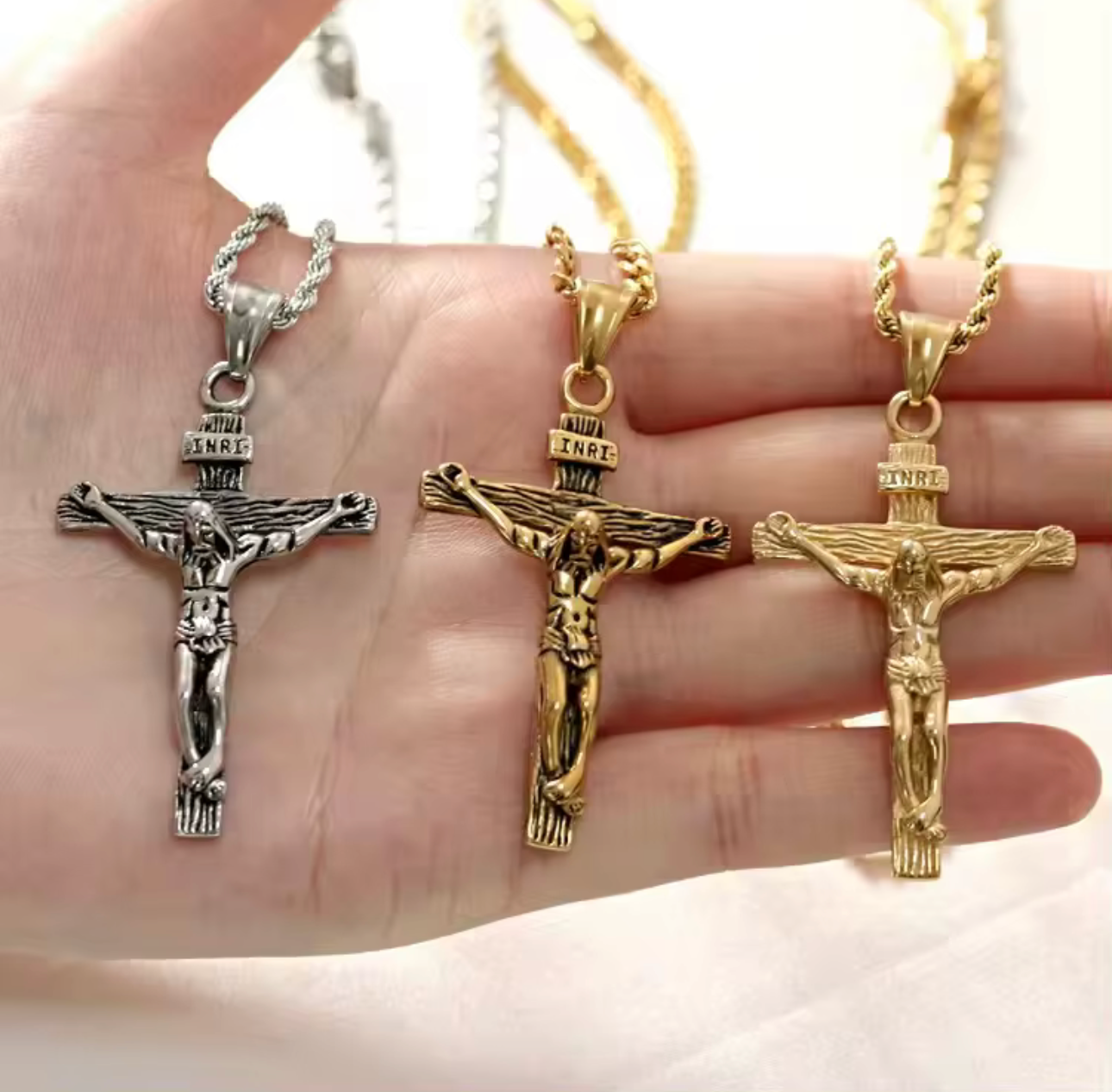 Detailed Cross Necklace